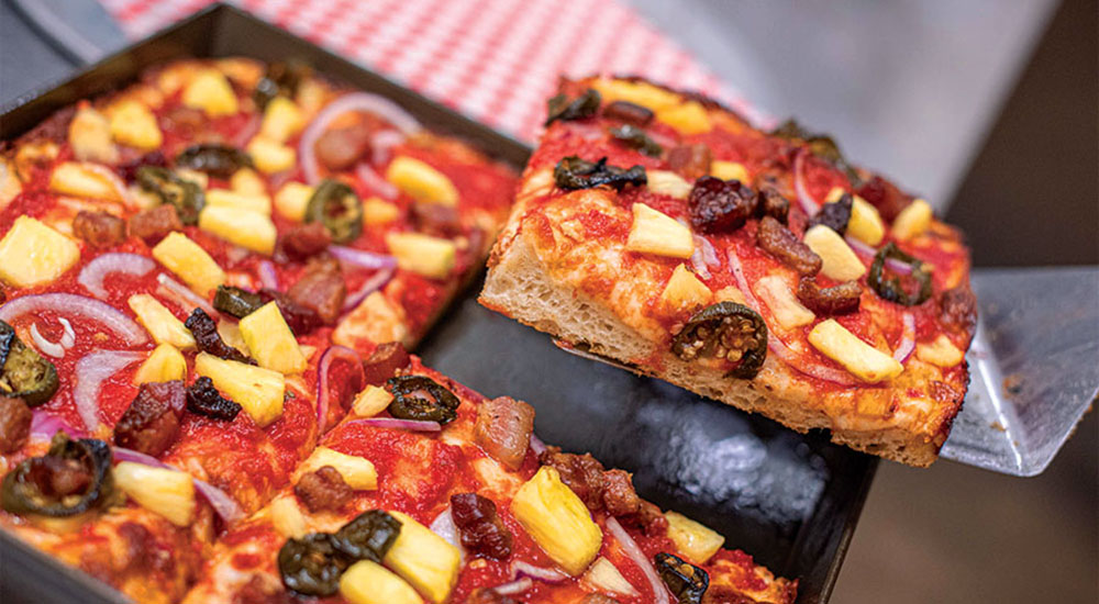Image of pan pizza in a pan by LloydPans