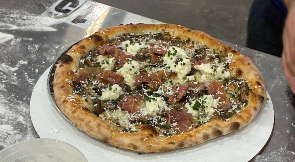 Paulo Guerra’s winning creation featured a black truffle sauce base, mushrooms, cheese, prosciutto crudo, burrata, chives, and ricotta salata, all on a 40-48 hour cold-fermented dough.